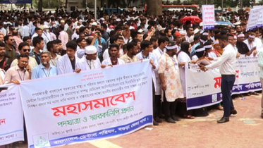 রাজপথে ডেন্টাল ডিপ্লোমাধারীরা
