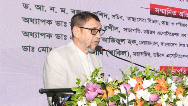 সীমাবদ্ধতার মাঝেও দিনরাত সেবা দিচ্ছেন চিকিৎসকরা